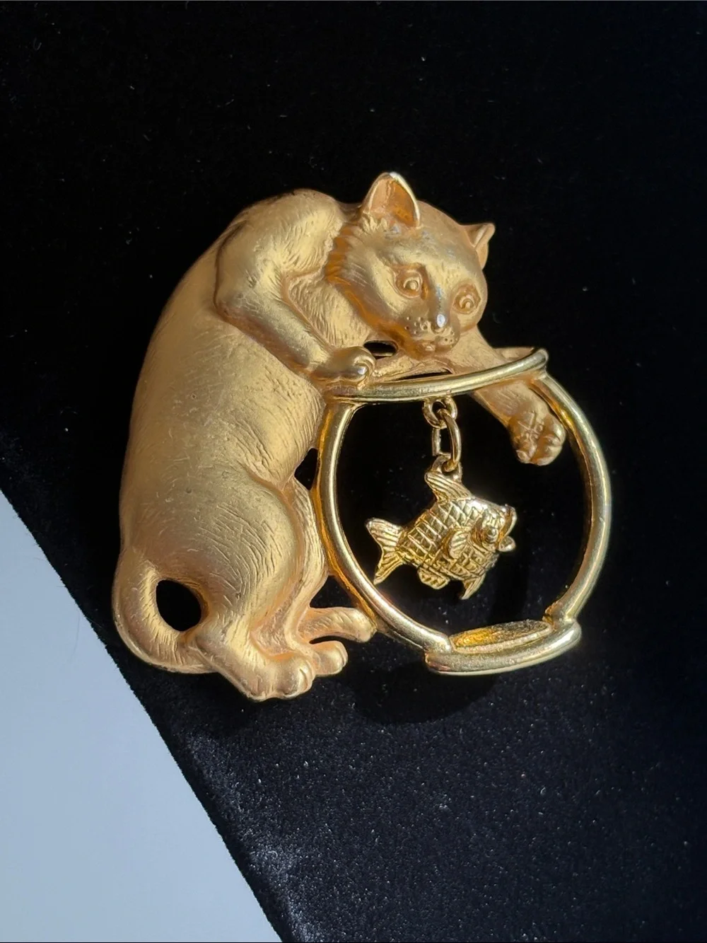 JJ Jonette Gold Cat Fishbowl Brooch Dangle Pin Vintage Jewelry